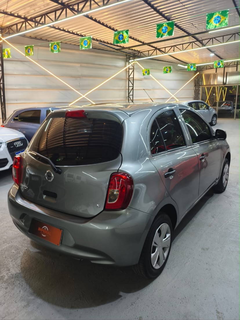 Nissan March S 1.0 Flex 2015/2016