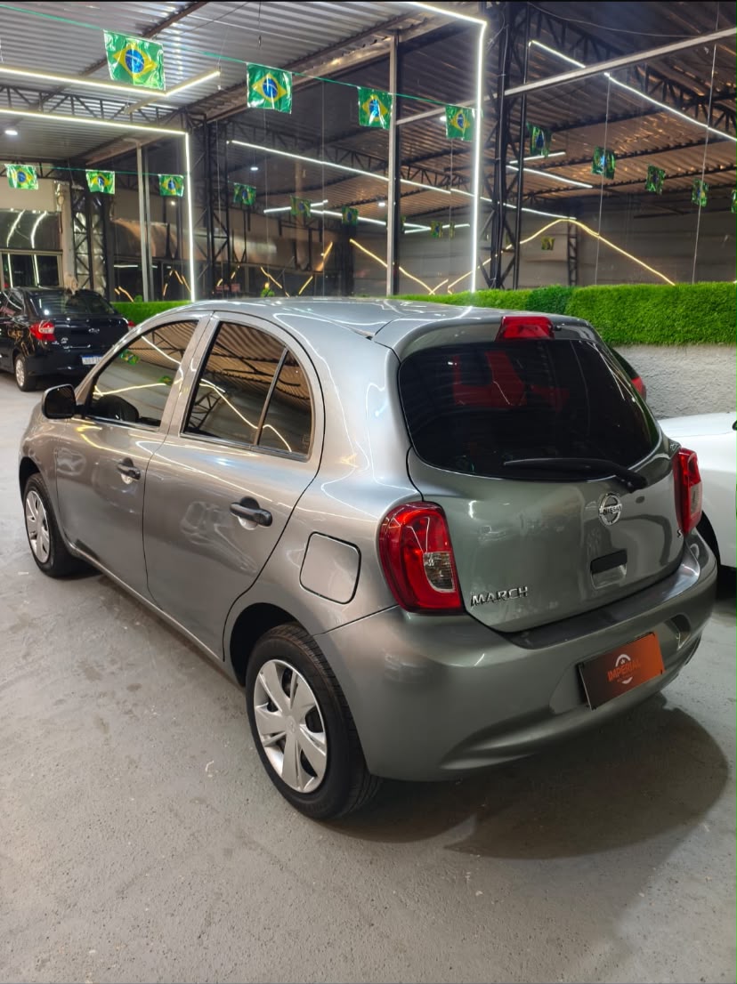 Nissan March S 1.0 Flex 2015/2016