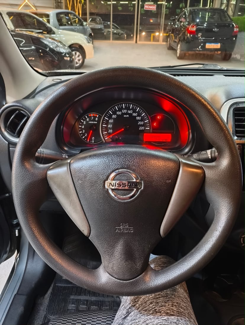 Nissan March S 1.0 Flex 2015/2016