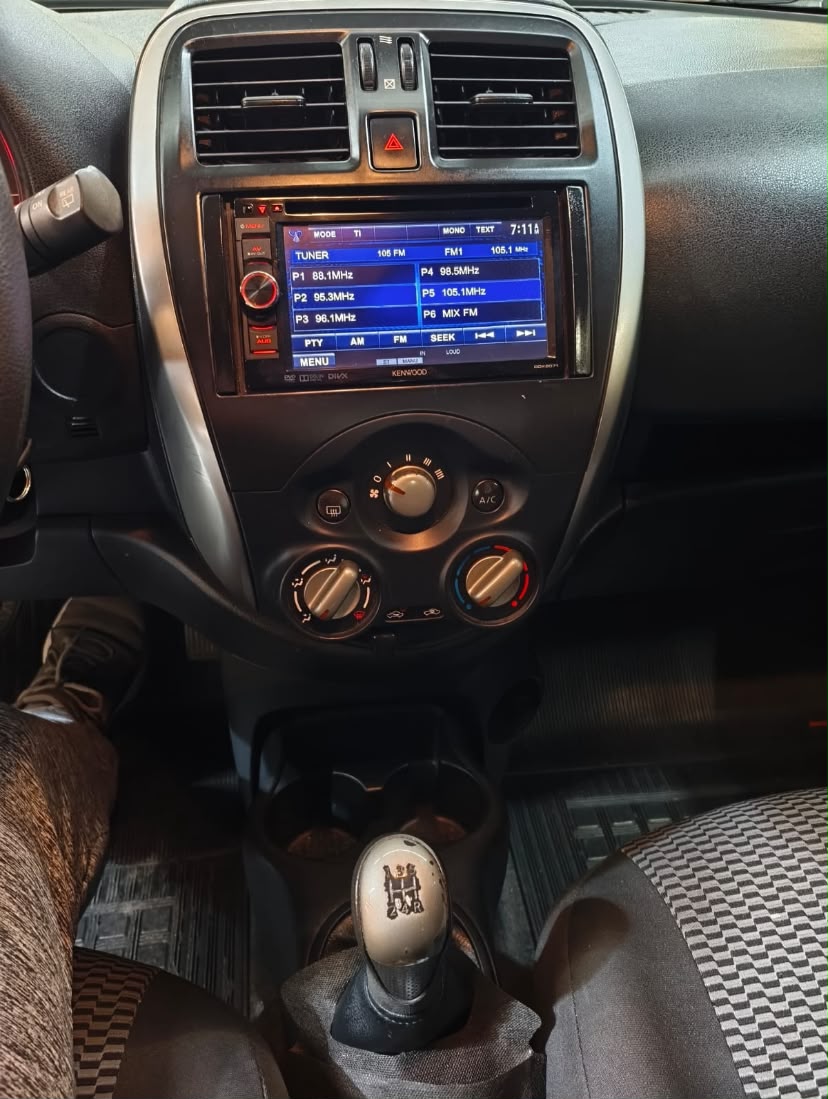Nissan March S 1.0 Flex 2015/2016