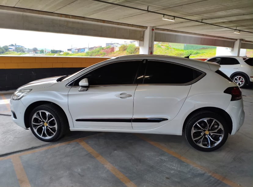Citroën DS4 2014 - Vista frontal