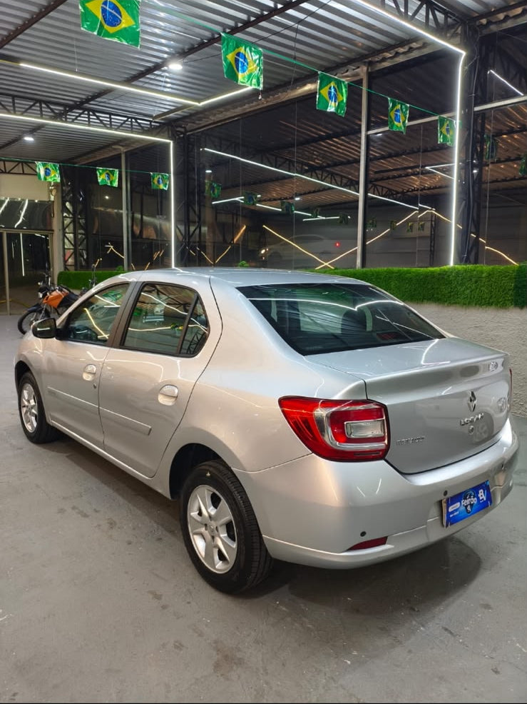 Renault Logan - Vista lateral