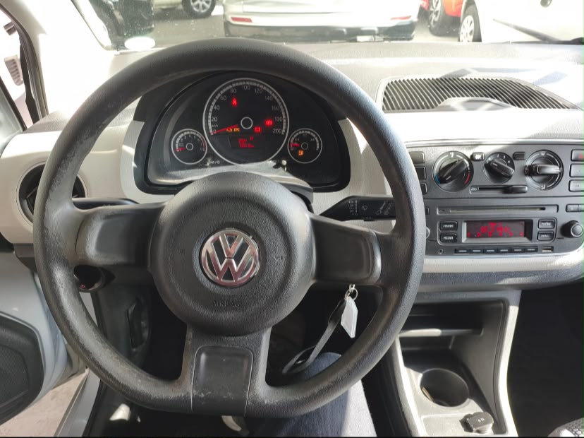 VW Up! - Vista traseira lateral 2