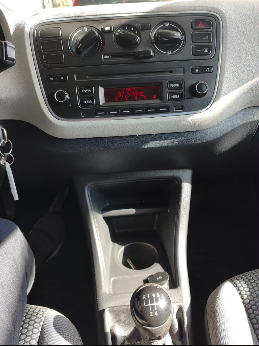 VW Up! - Vista traseira lateral